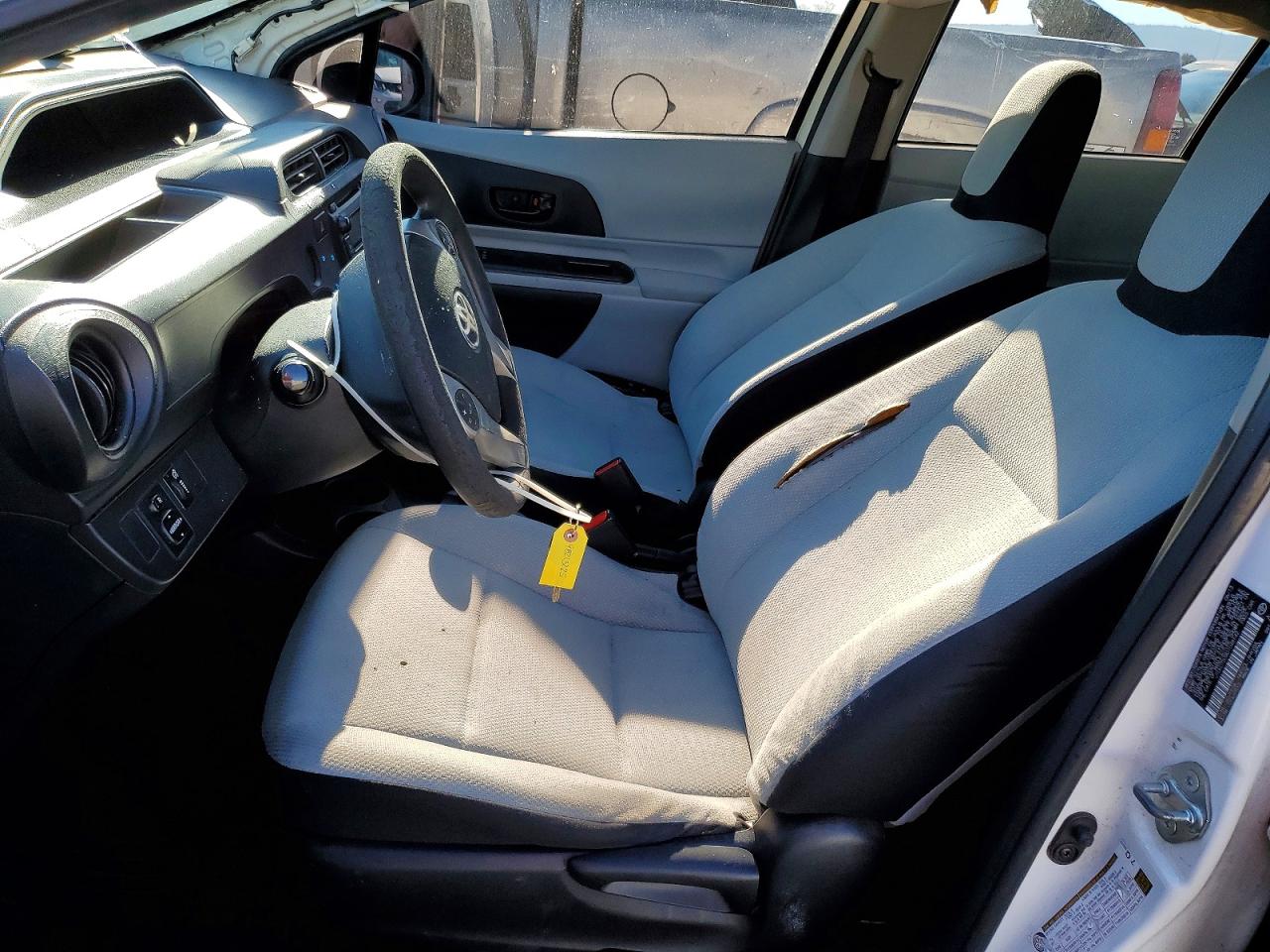 2013 TOYOTA PRIUS C photo 7