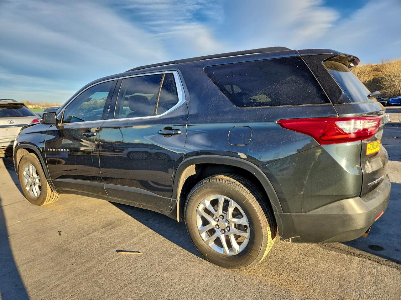 2019 CHEVROLET TRAVERSE LT photo 2