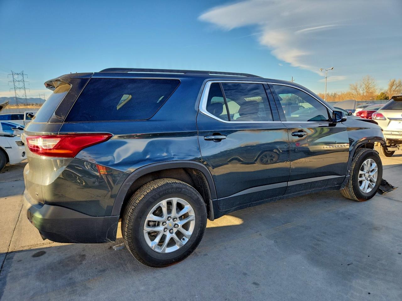 2019 CHEVROLET TRAVERSE LT photo 3