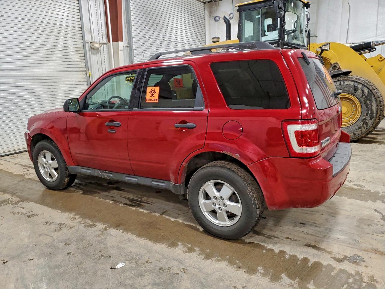 2011 FORD ESCAPE XLT photo 2