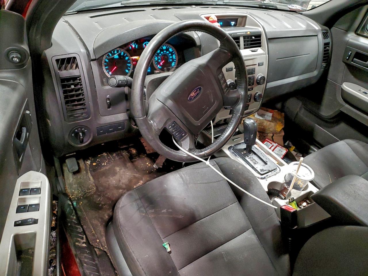 2011 FORD ESCAPE XLT photo 8