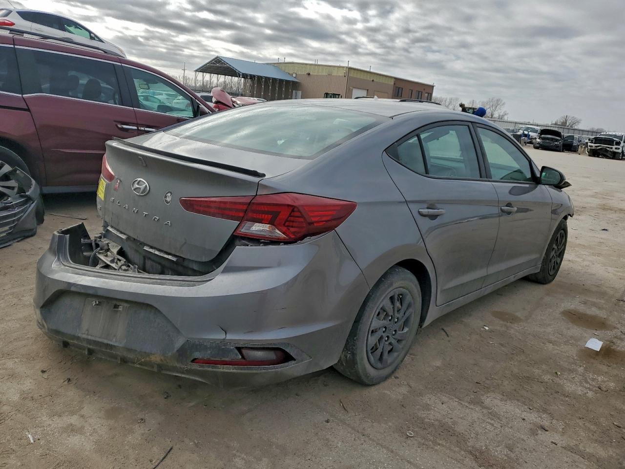 2019 HYUNDAI ELANTRA SE photo 3