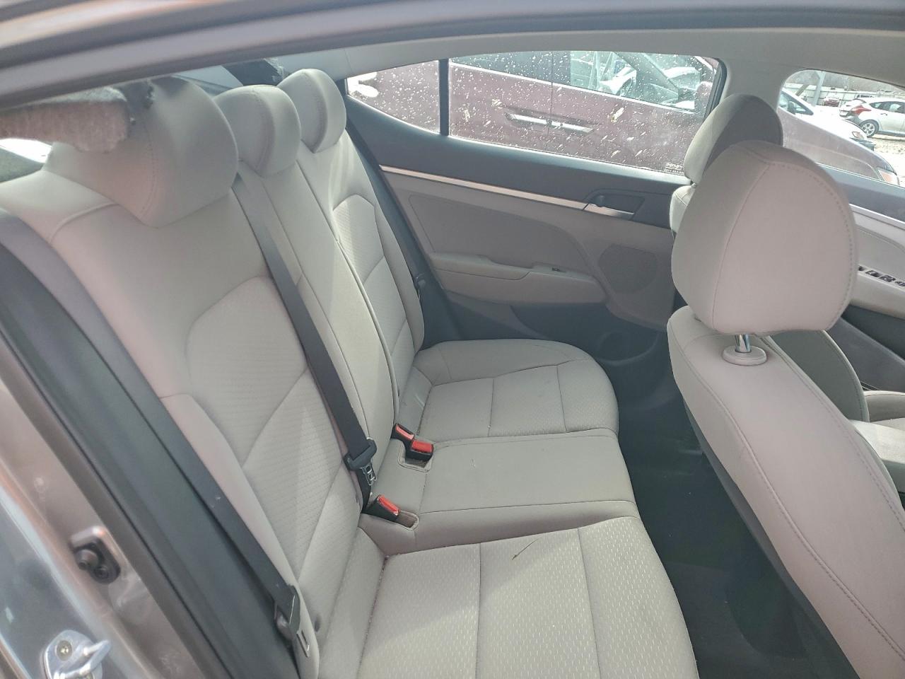 2019 HYUNDAI ELANTRA SE photo 10