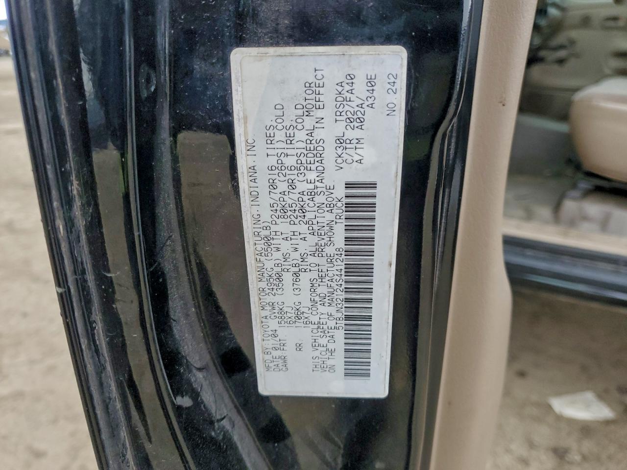 2004 TOYOTA TUNDRA photo 12