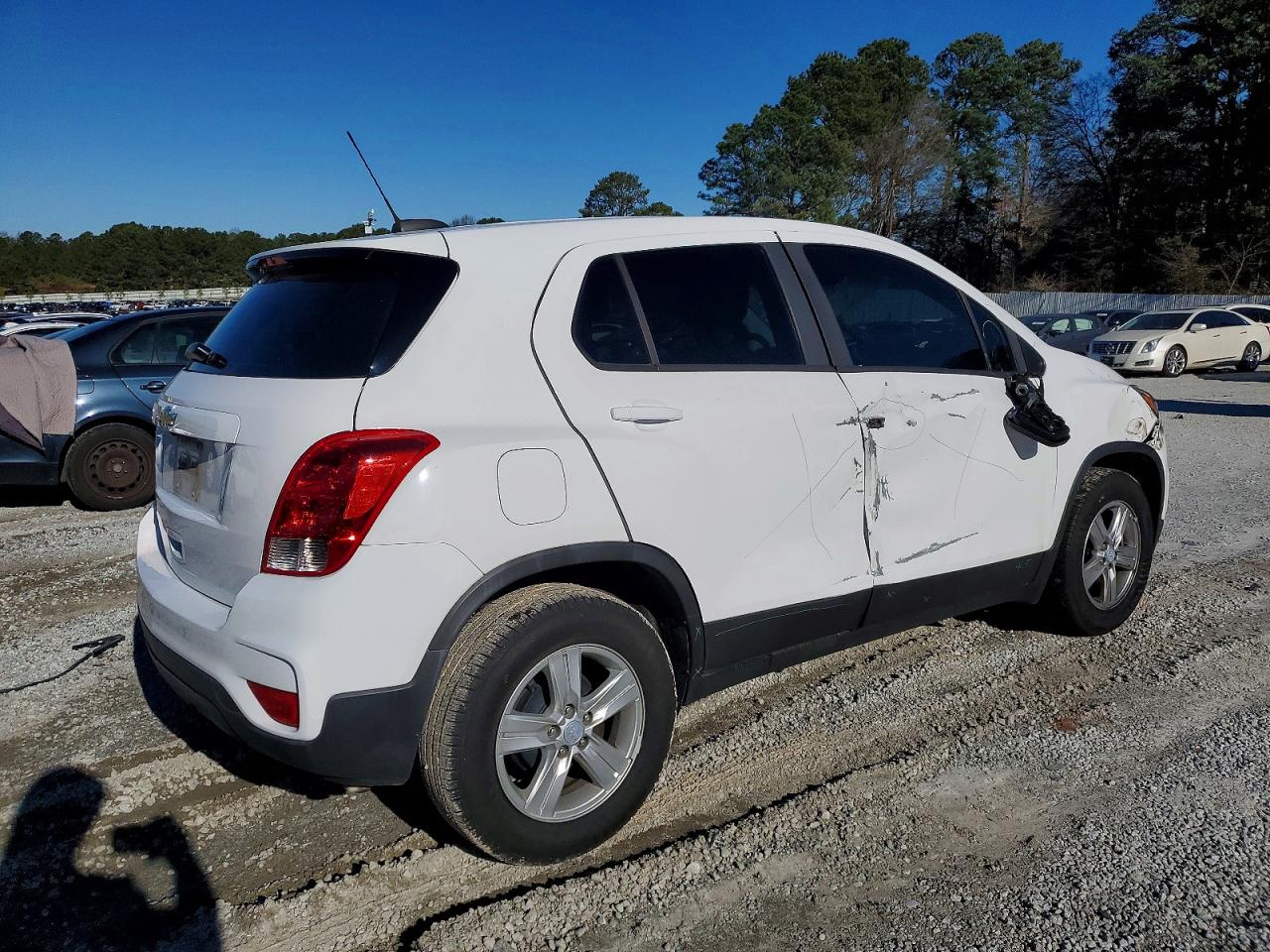 2019 CHEVROLET TRAX LS photo 3