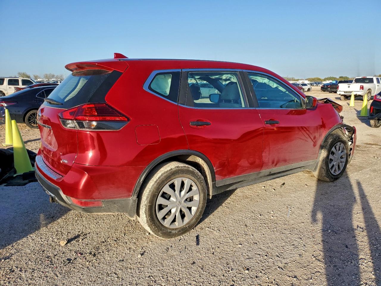 2017 NISSAN ROGUE SV photo 5
