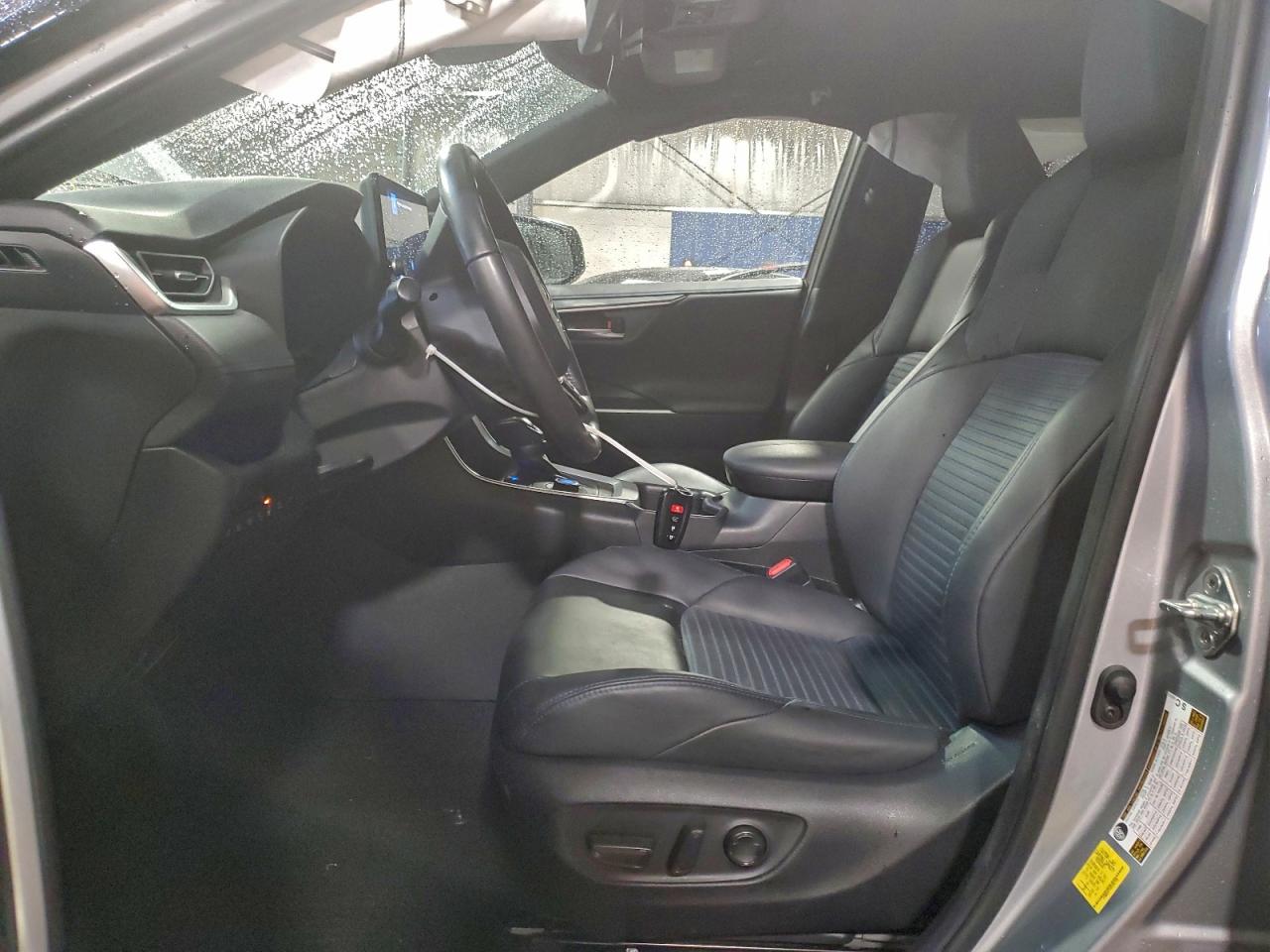 2024 TOYOTA RAV4 XSE photo 7