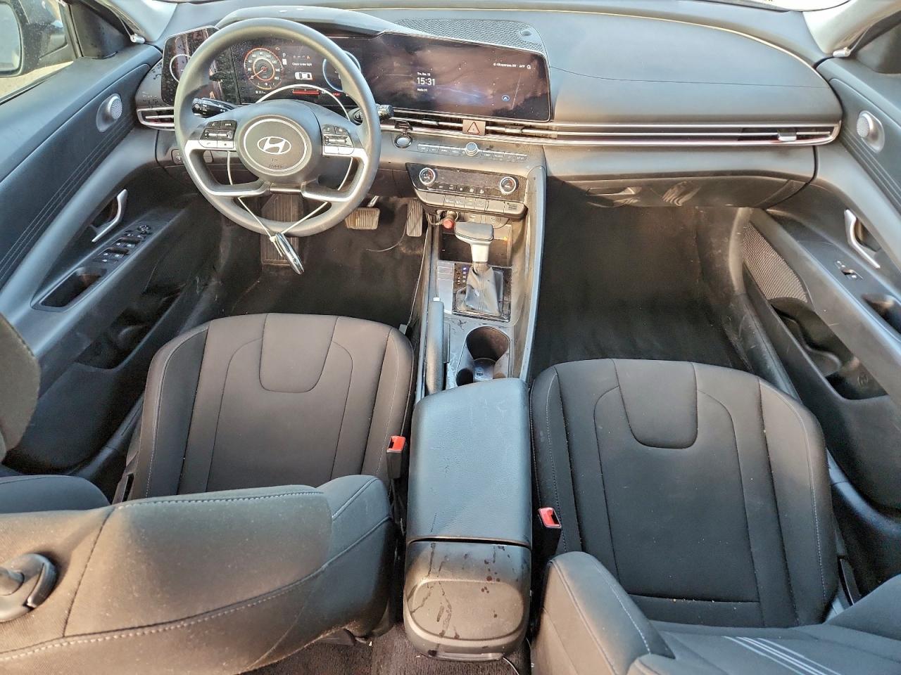 2024 HYUNDAI ELANTRA SEL photo 8