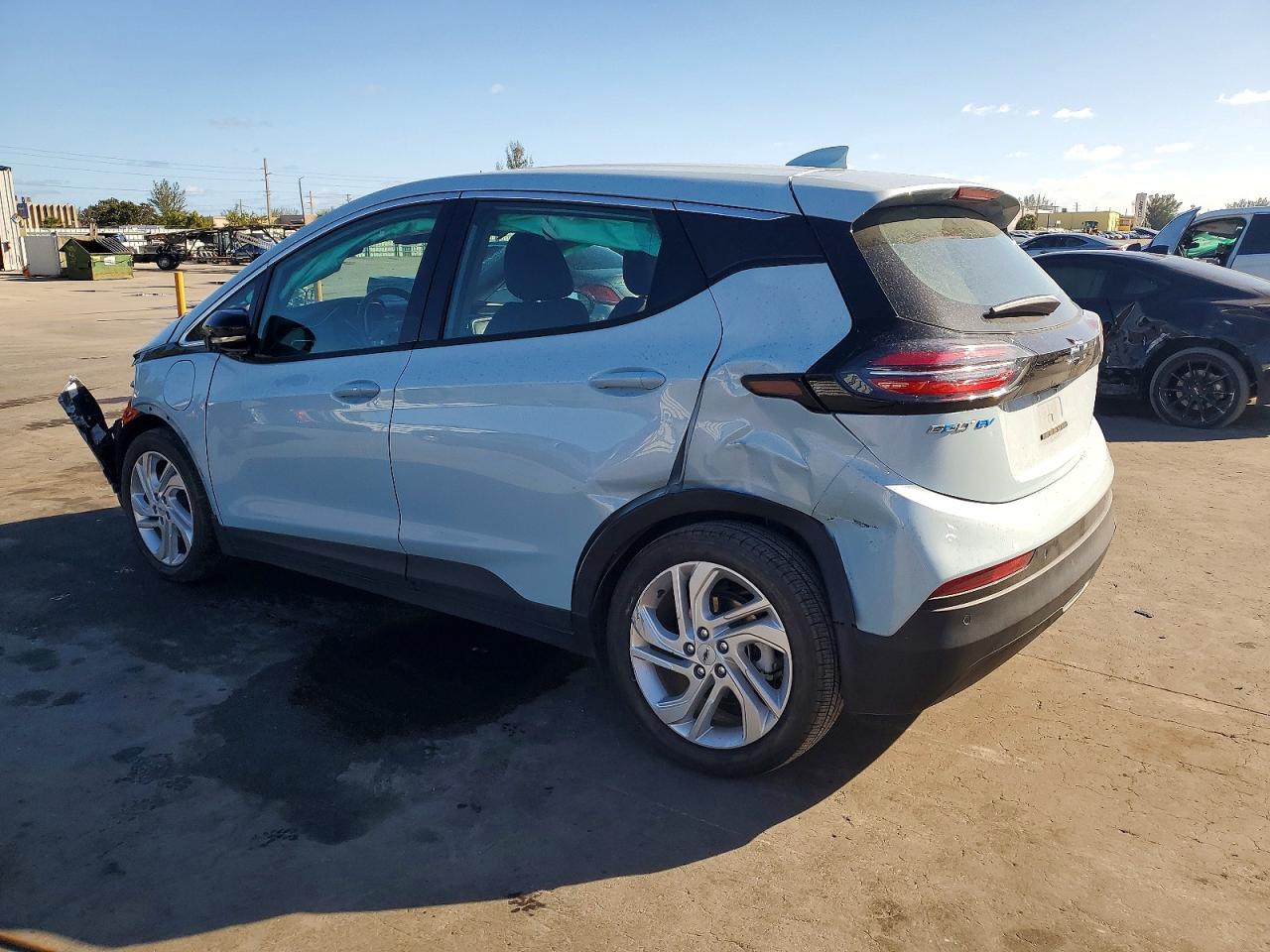 2023 CHEVROLET BOLT EV 1LT photo 2