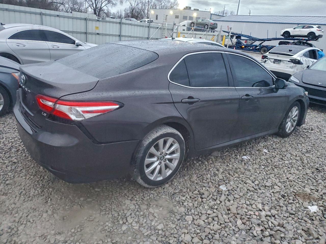 2018 TOYOTA CAMRY L photo 3