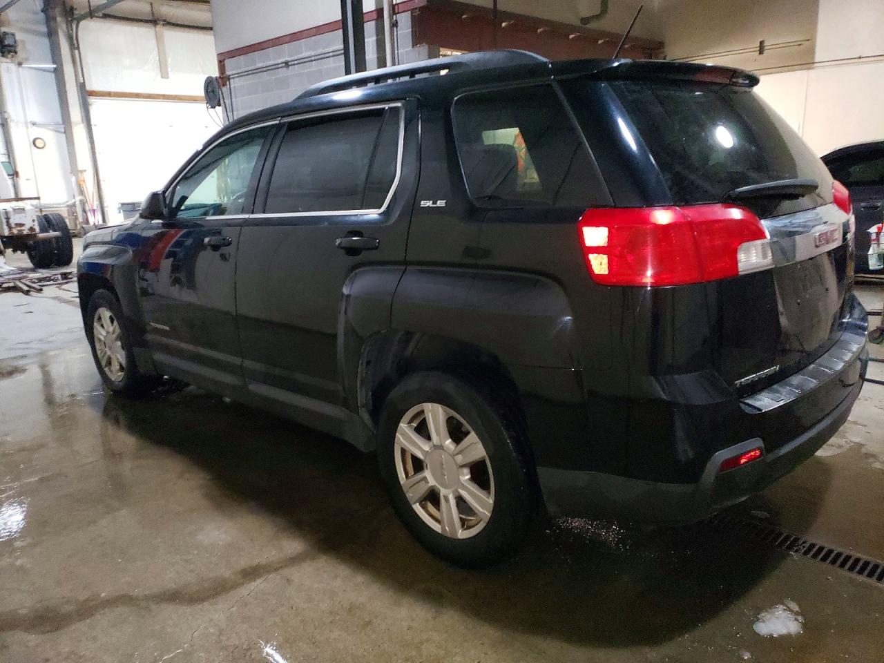 2015 GMC TERRAIN SLE photo 2