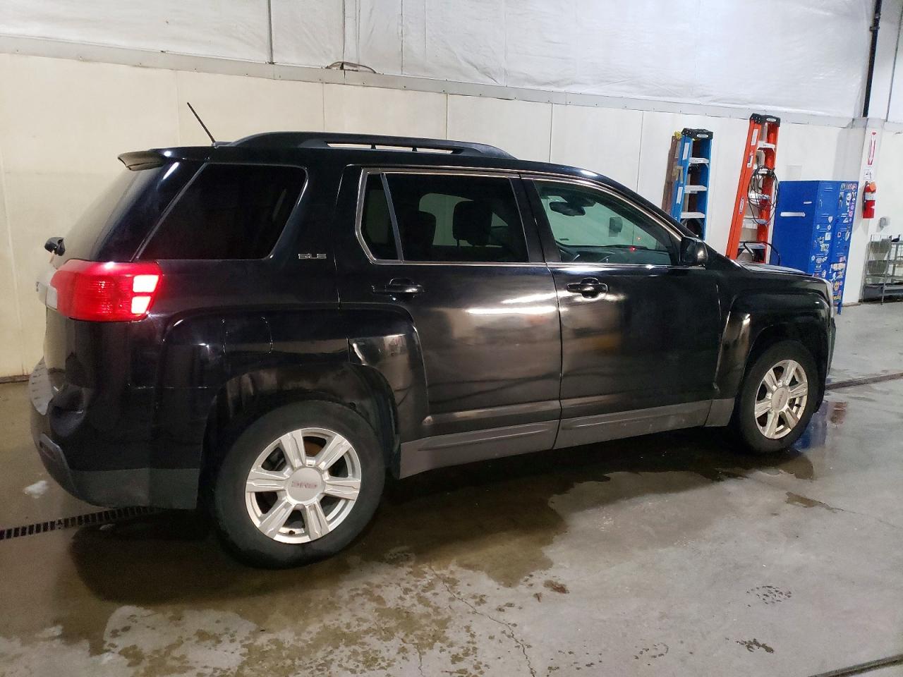 2015 GMC TERRAIN SLE photo 3