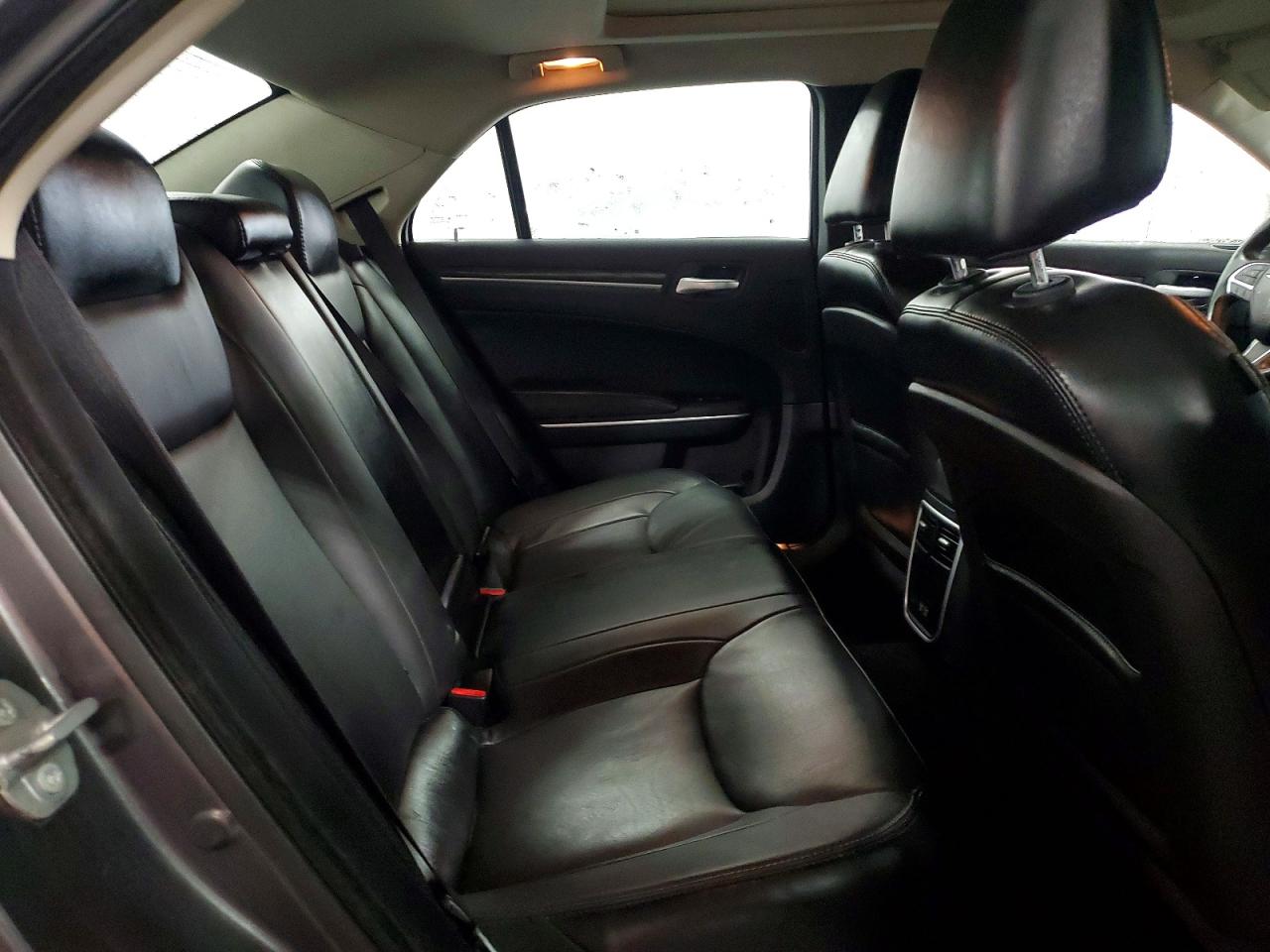 2016 CHRYSLER 300 LIMITED photo 11