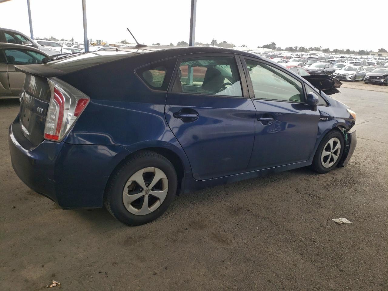 2014 TOYOTA PRIUS photo 3