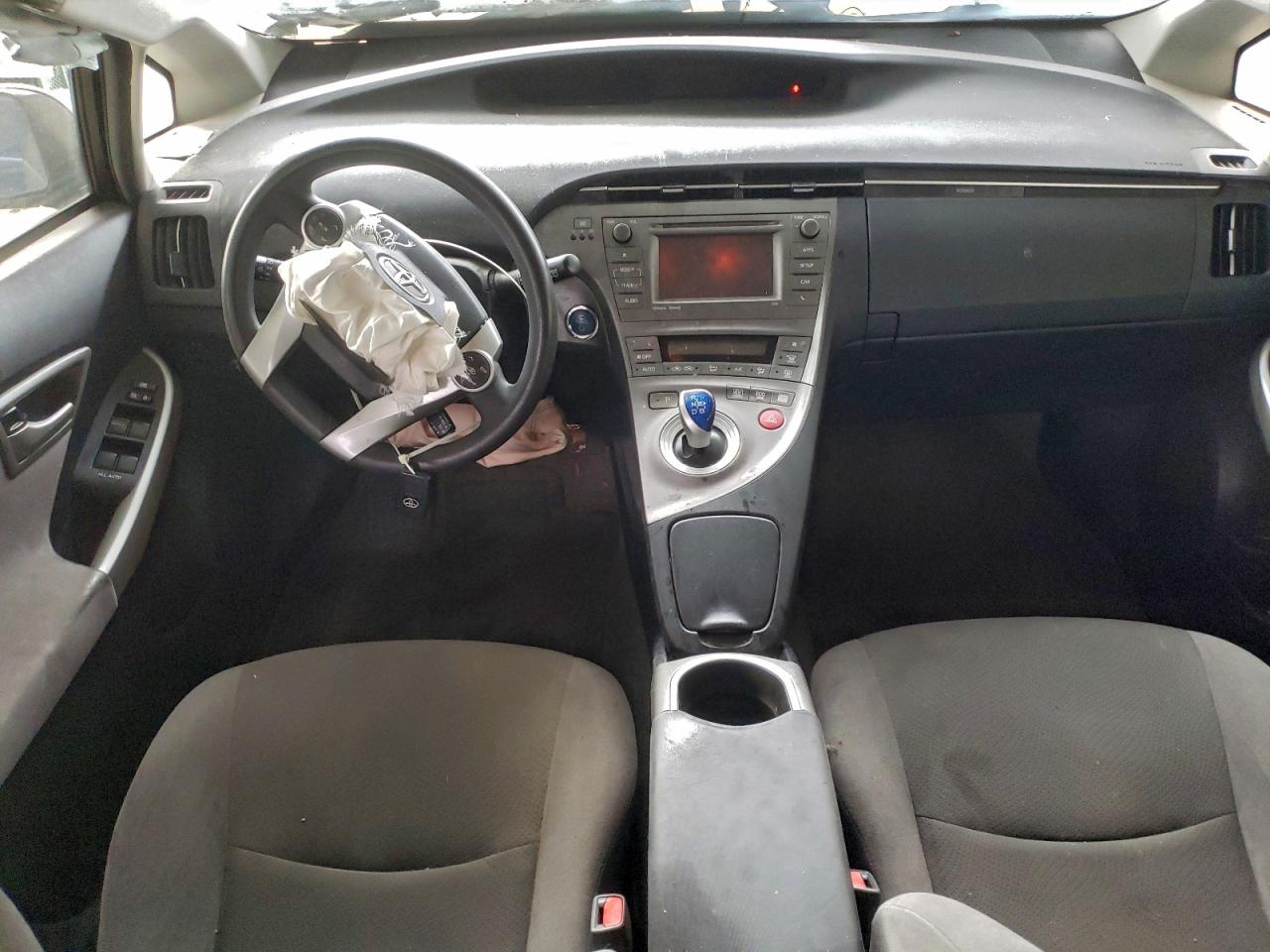 2014 TOYOTA PRIUS photo 8