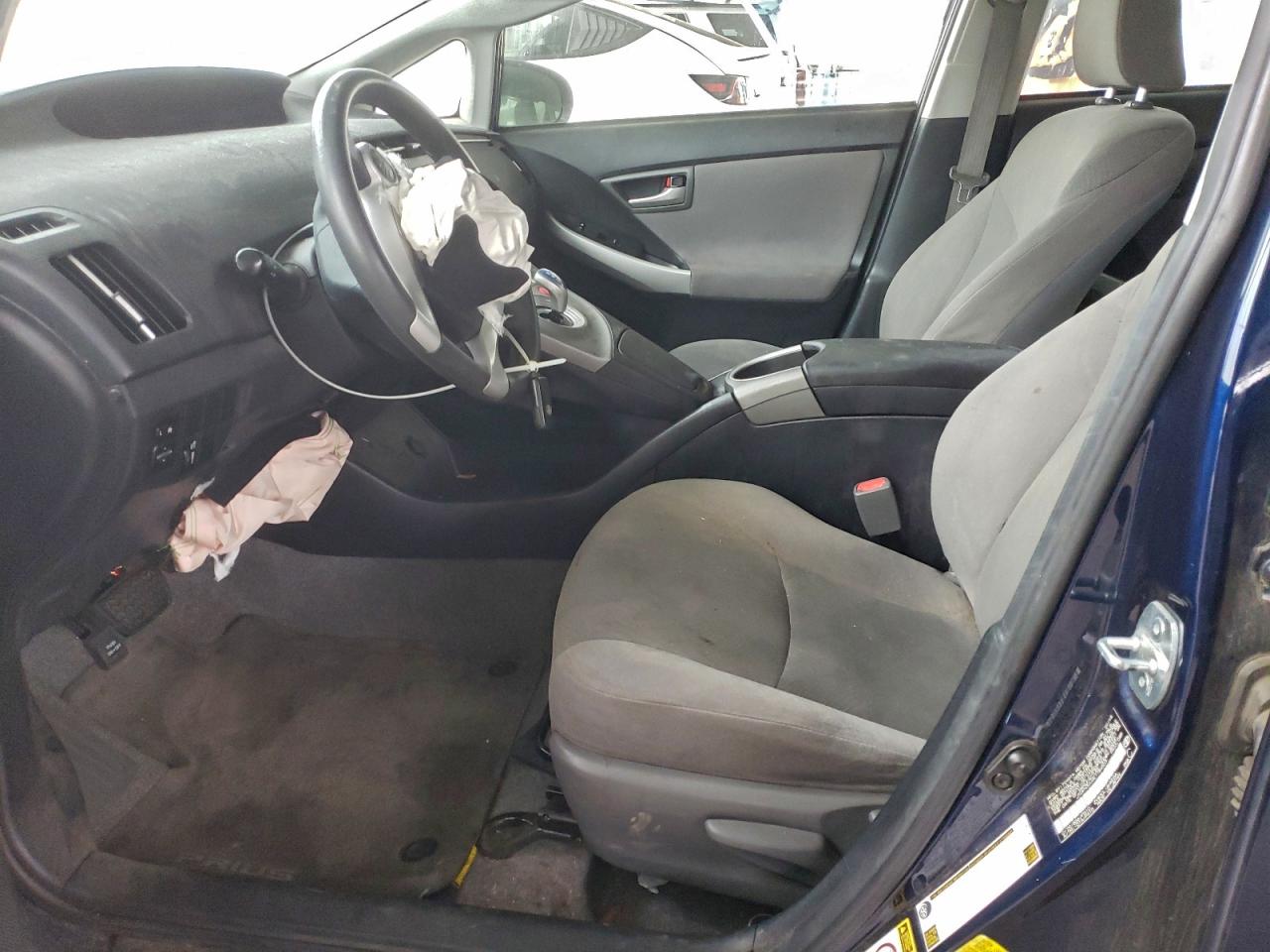2014 TOYOTA PRIUS photo 7