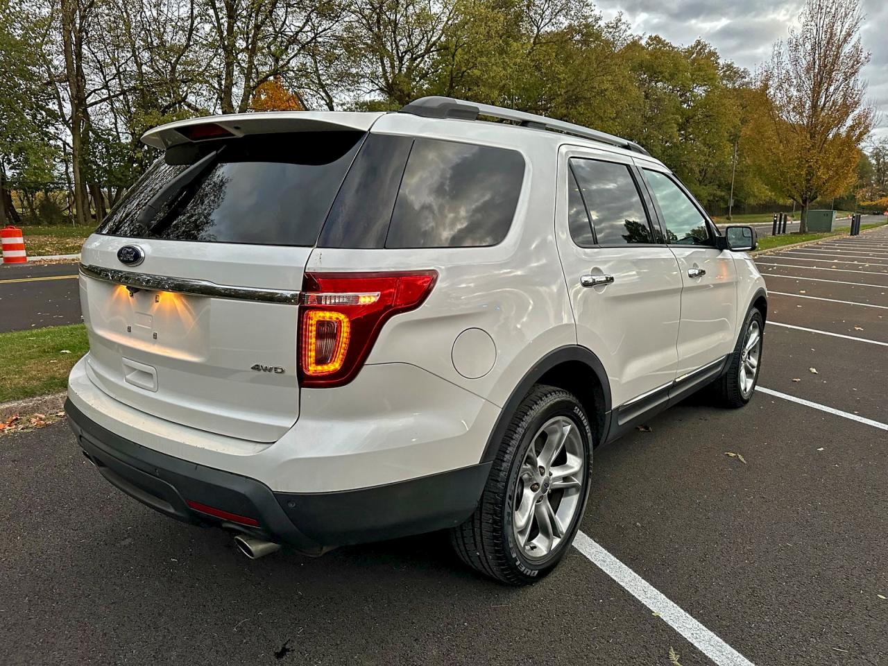 2014 FORD EXPLORER XLT photo 4
