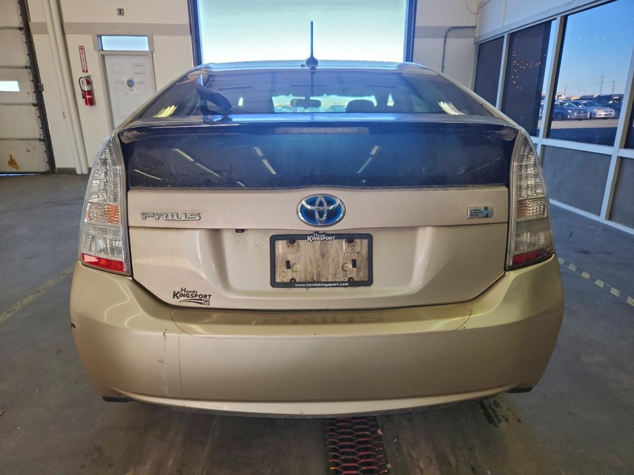 2010 TOYOTA PRIUS photo 6