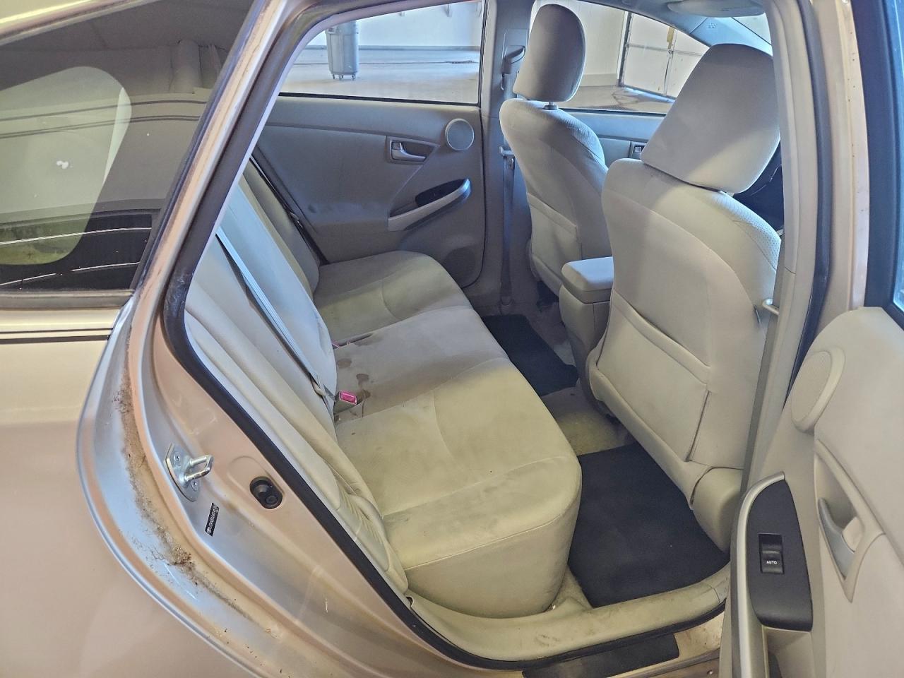 2010 TOYOTA PRIUS photo 10