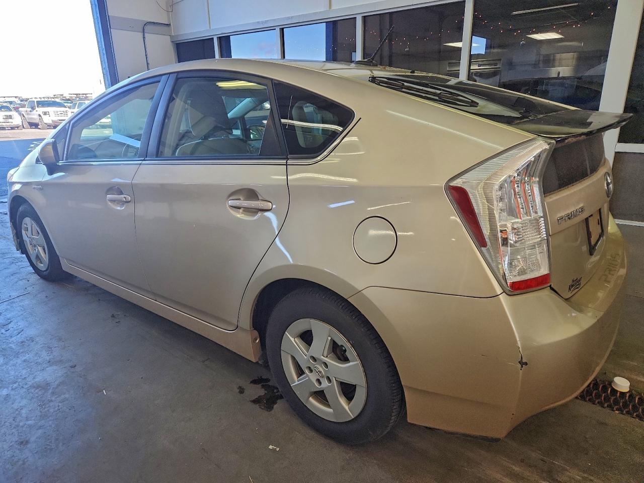 2010 TOYOTA PRIUS photo 2