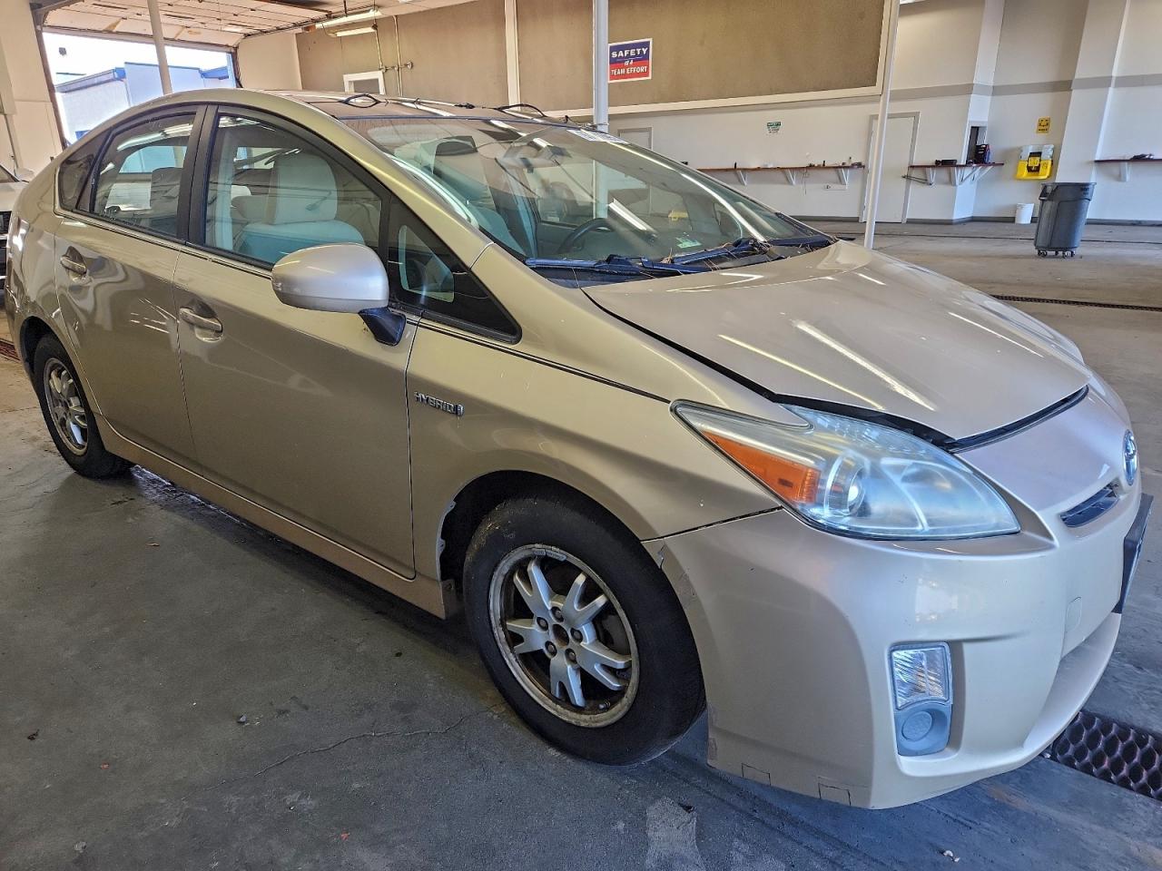 2010 TOYOTA PRIUS photo 4