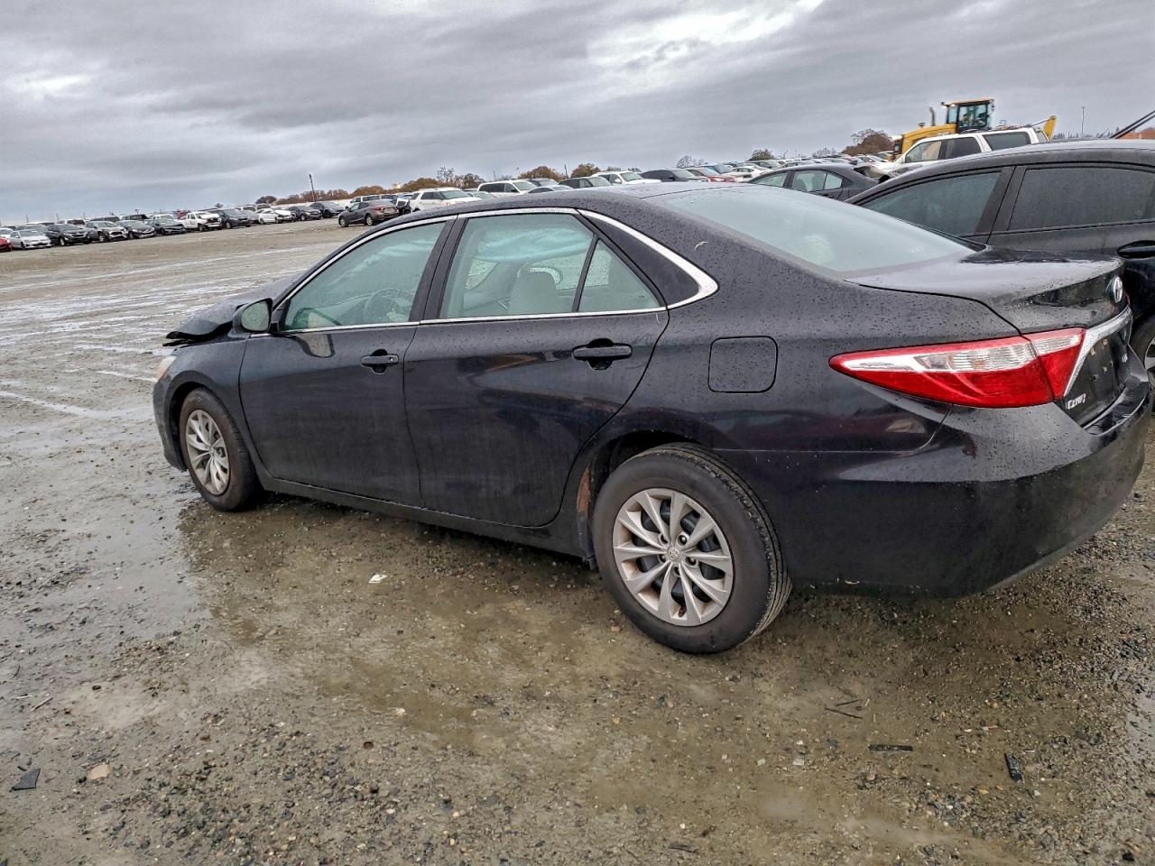 2017 TOYOTA CAMRY LE photo 2