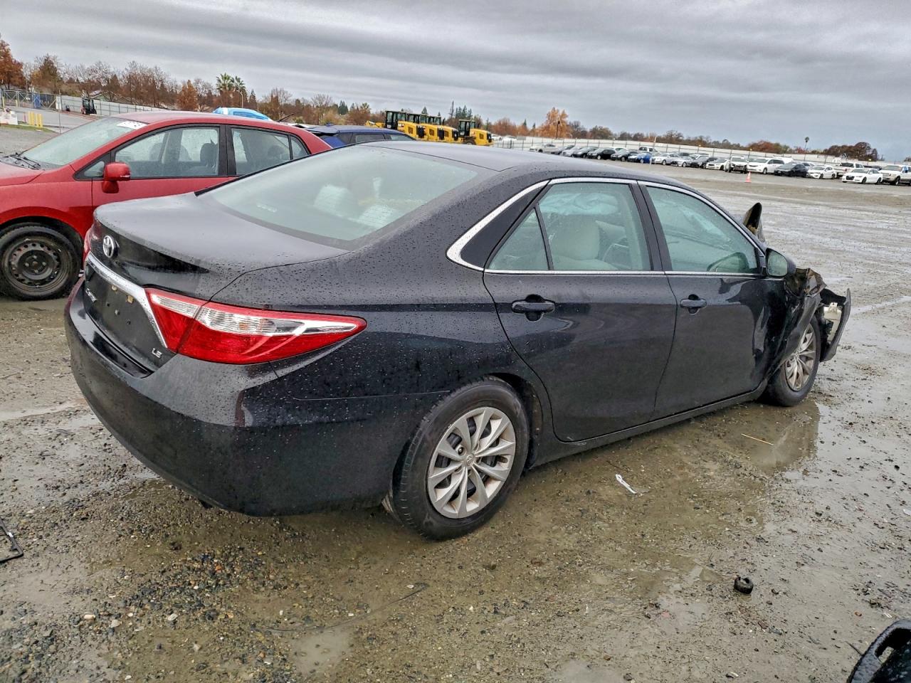 2017 TOYOTA CAMRY LE photo 3