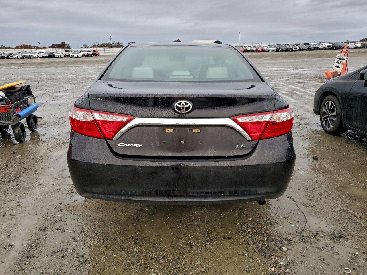 2017 TOYOTA CAMRY LE photo 6