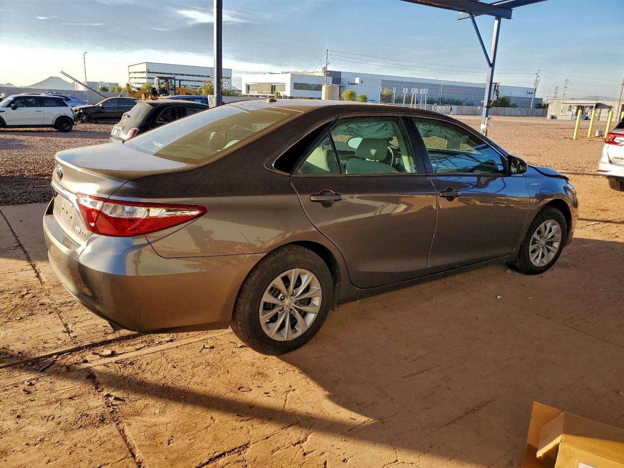 2017 TOYOTA CAMRY HYBRID photo 3