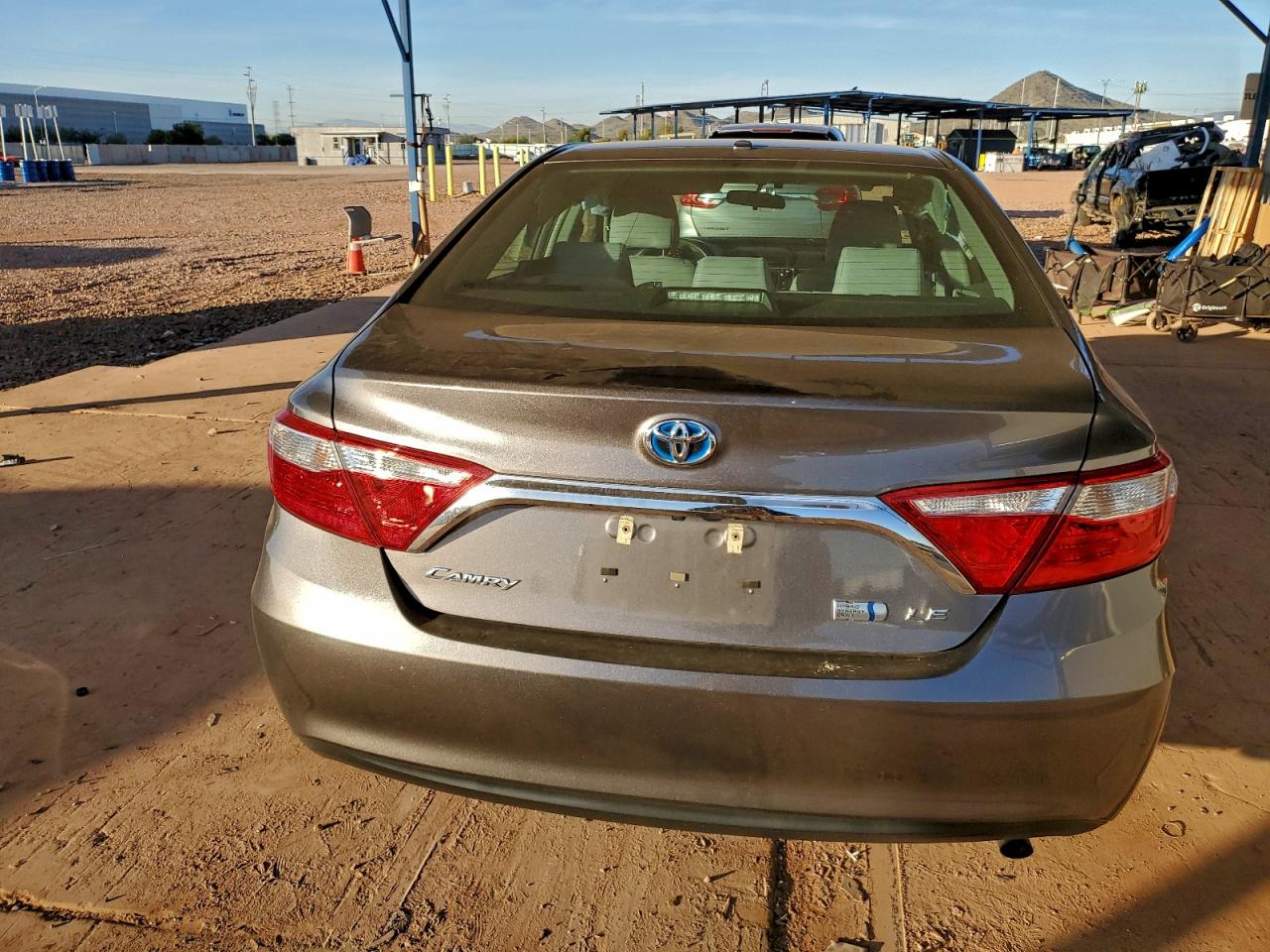 2017 TOYOTA CAMRY HYBRID photo 6