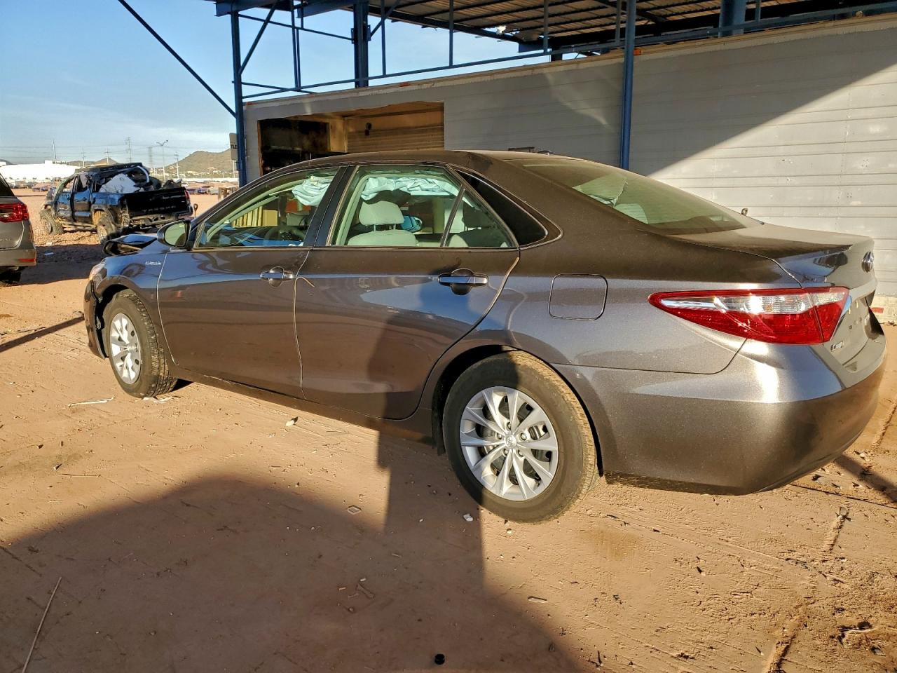 2017 TOYOTA CAMRY HYBRID photo 2