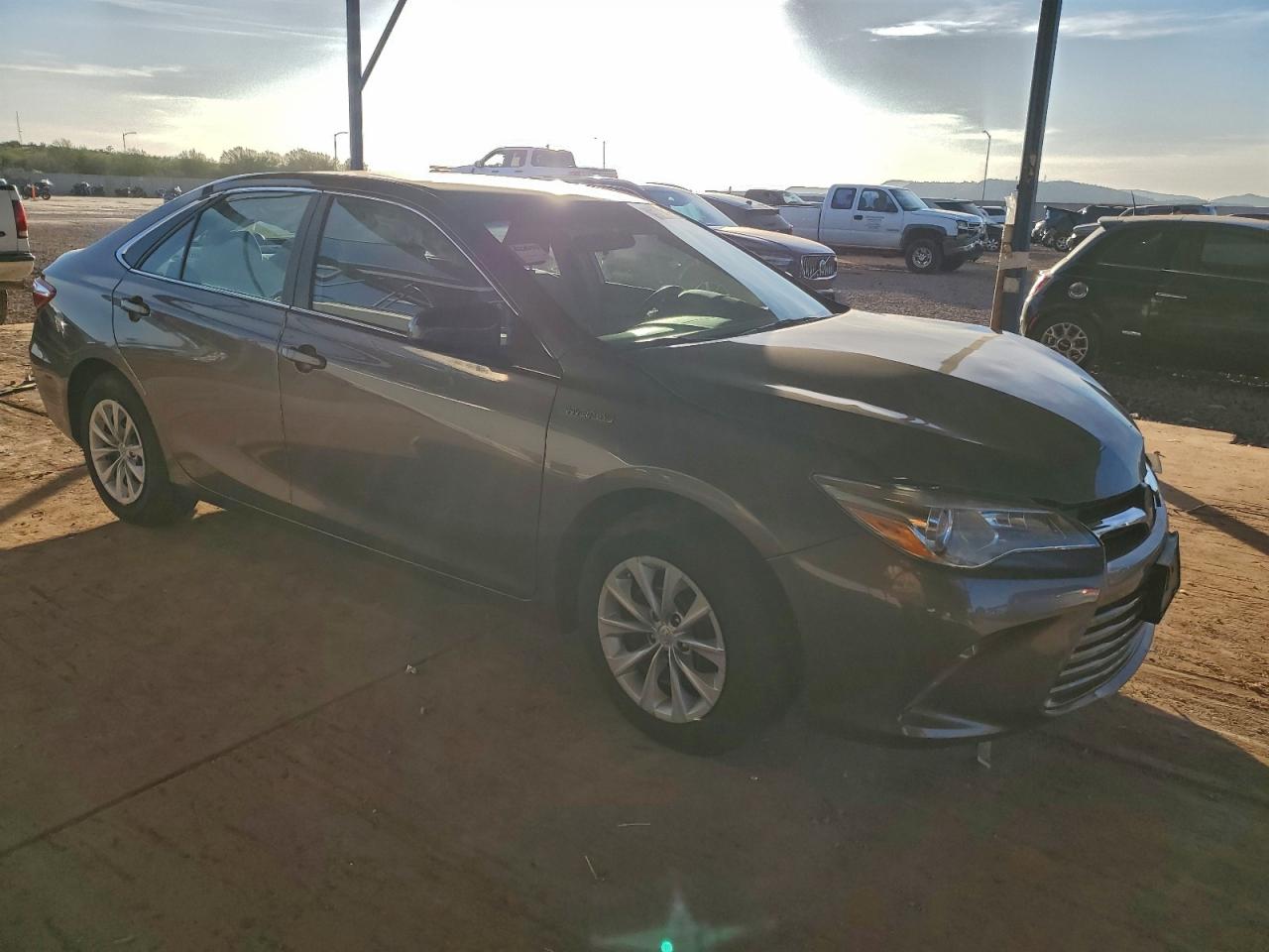 2017 TOYOTA CAMRY HYBRID photo 4