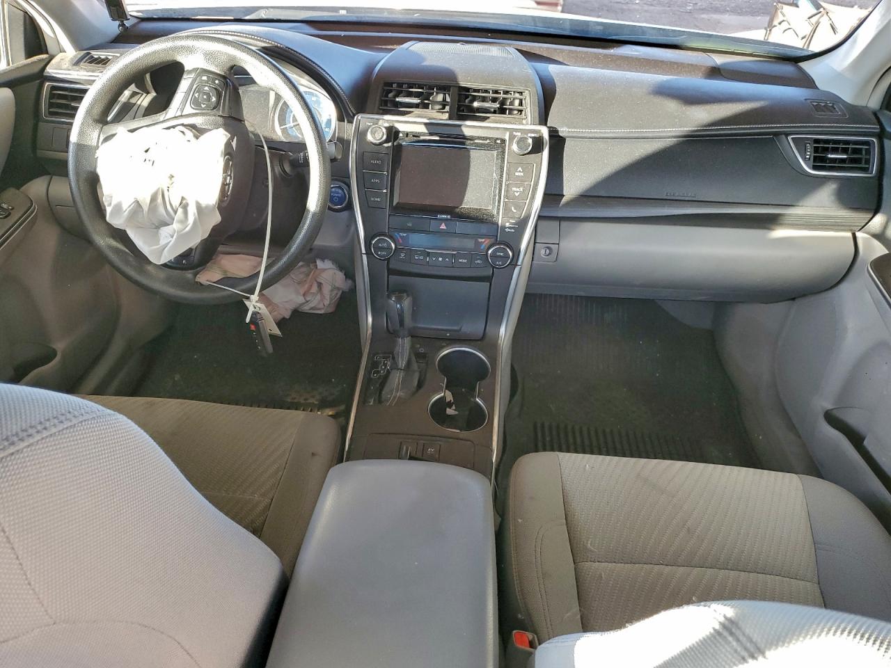 2017 TOYOTA CAMRY HYBRID photo 8