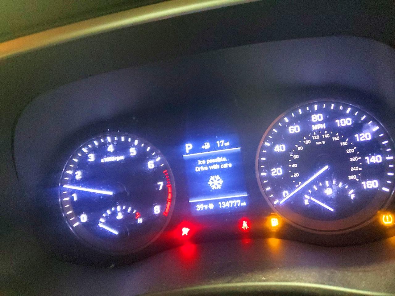 2020 HYUNDAI TUCSON SE photo 9
