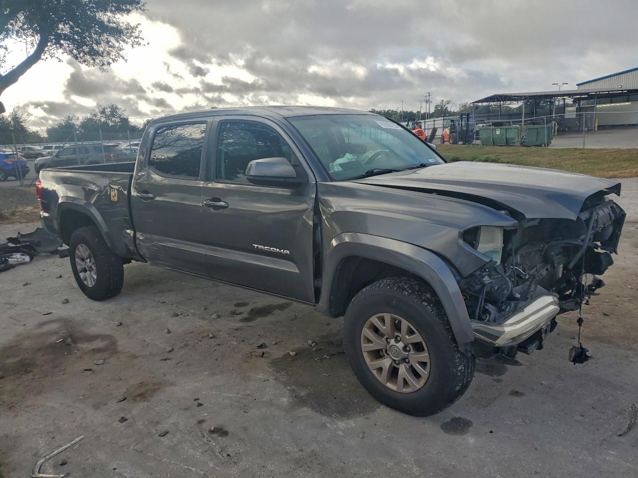 2017 TOYOTA TACOMA DOUBLE CAB photo 4
