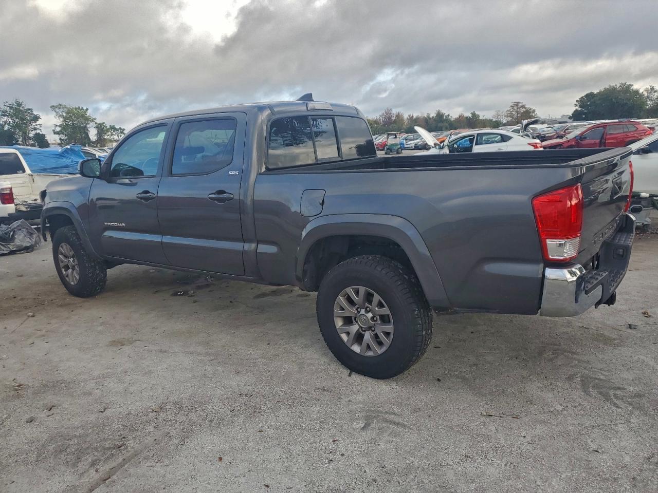 2017 TOYOTA TACOMA DOUBLE CAB photo 2