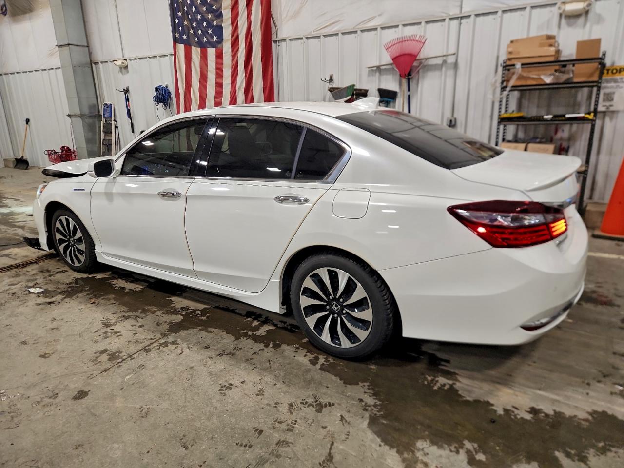 2017 HONDA ACCORD TOURING HYBRID photo 2
