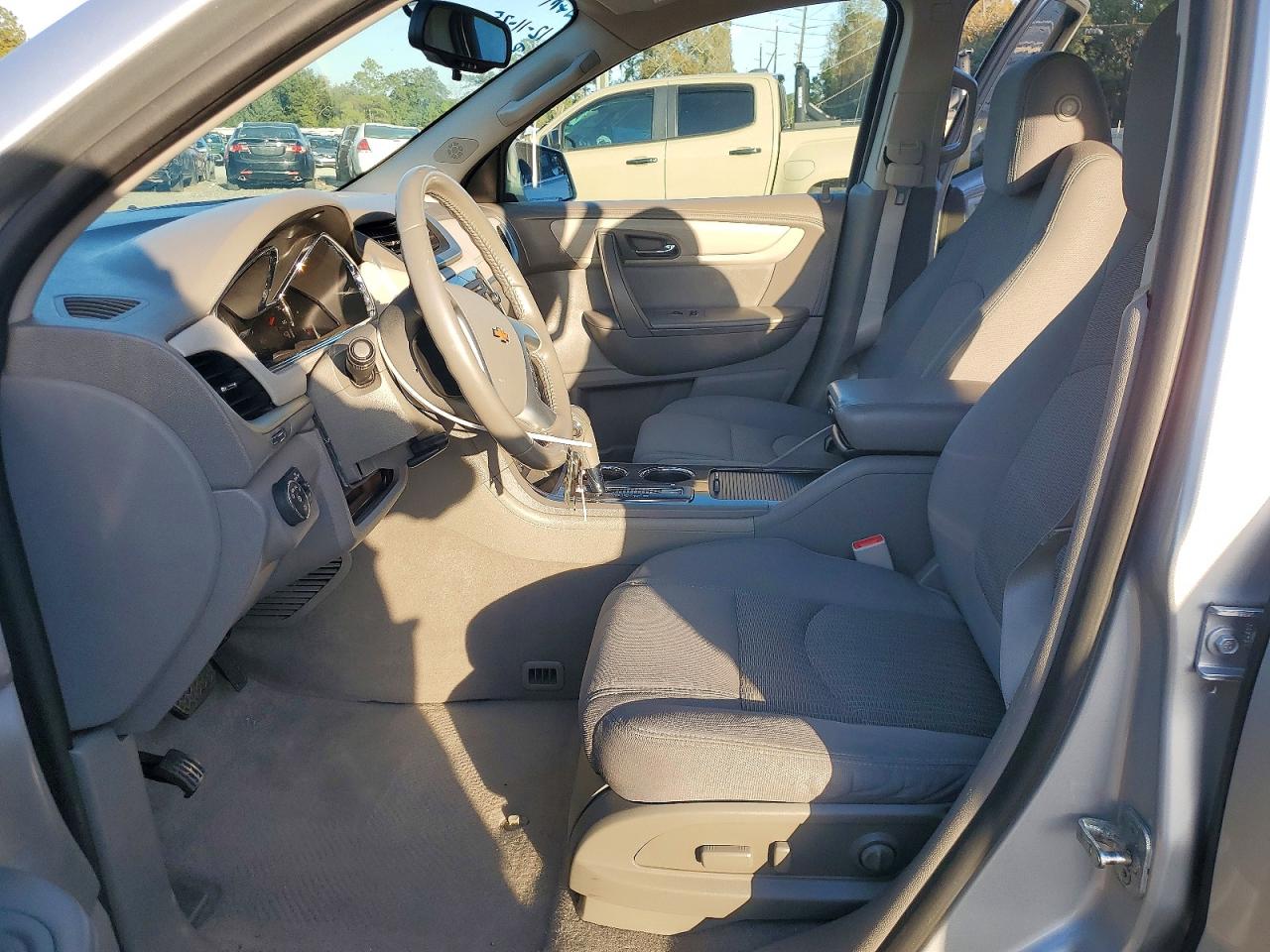 2014 CHEVROLET TRAVERSE LT photo 7
