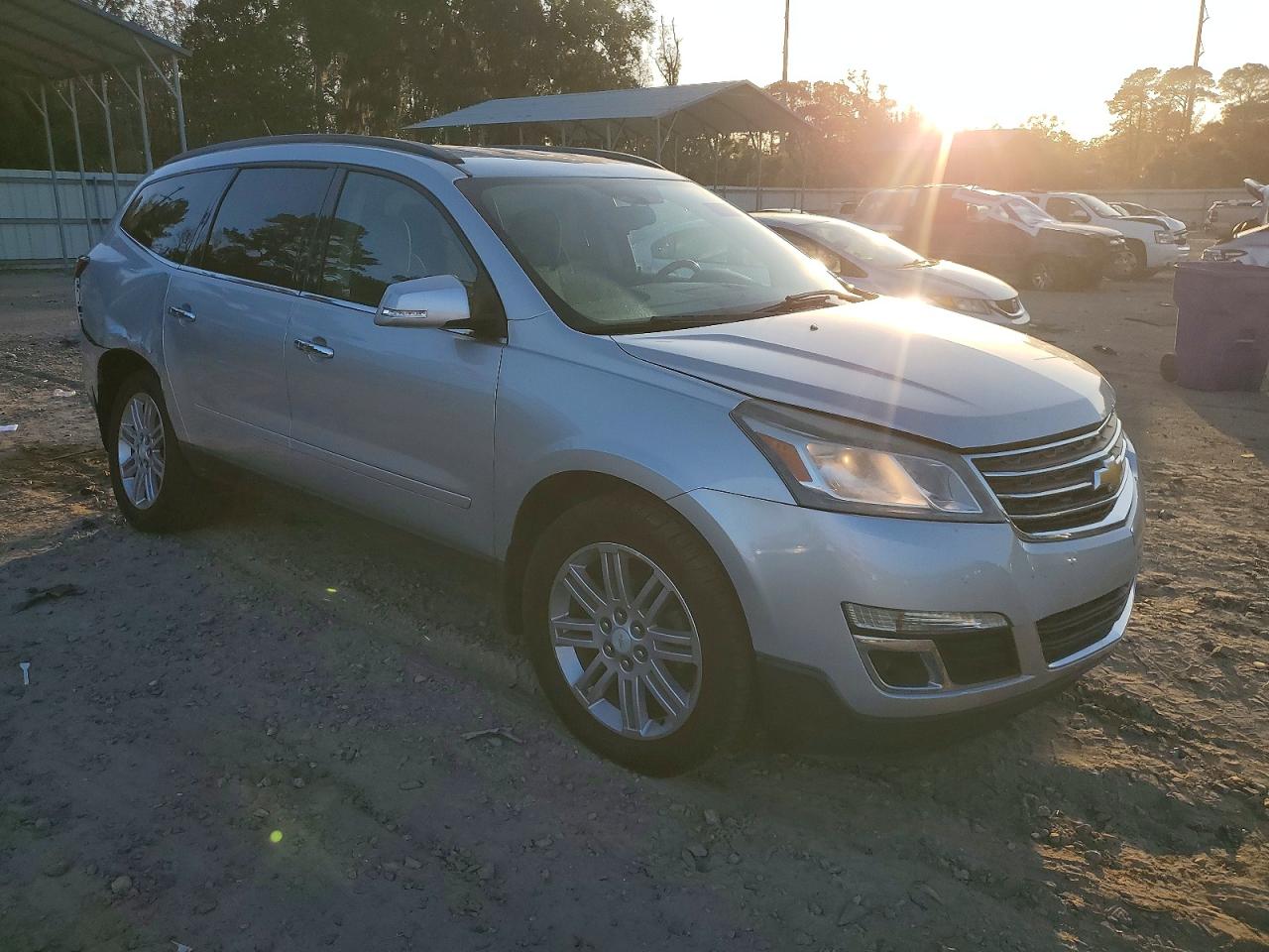 2014 CHEVROLET TRAVERSE LT photo 4