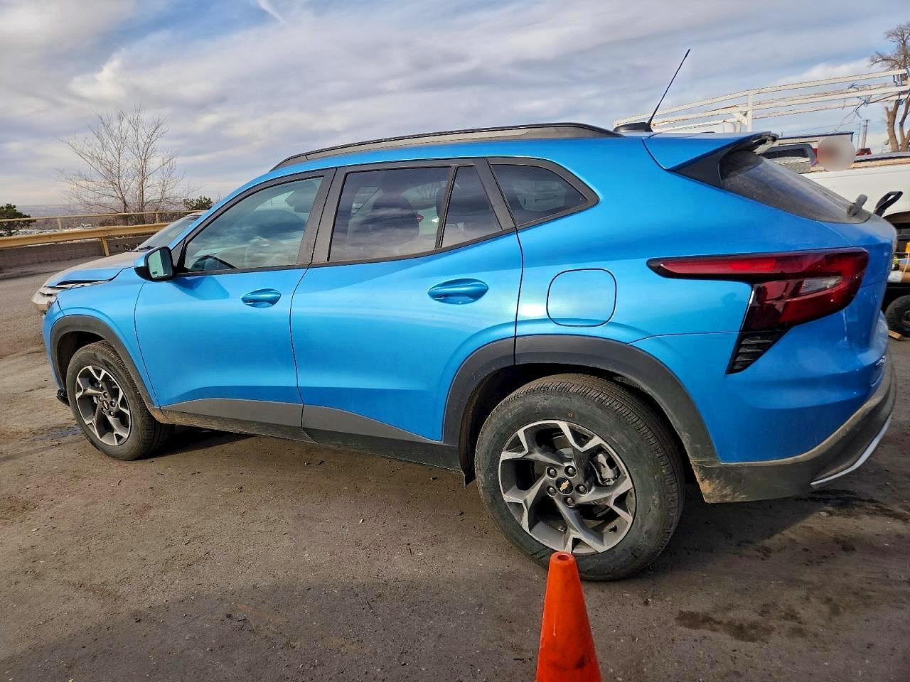 2025 CHEVROLET TRAX 1LT photo 2
