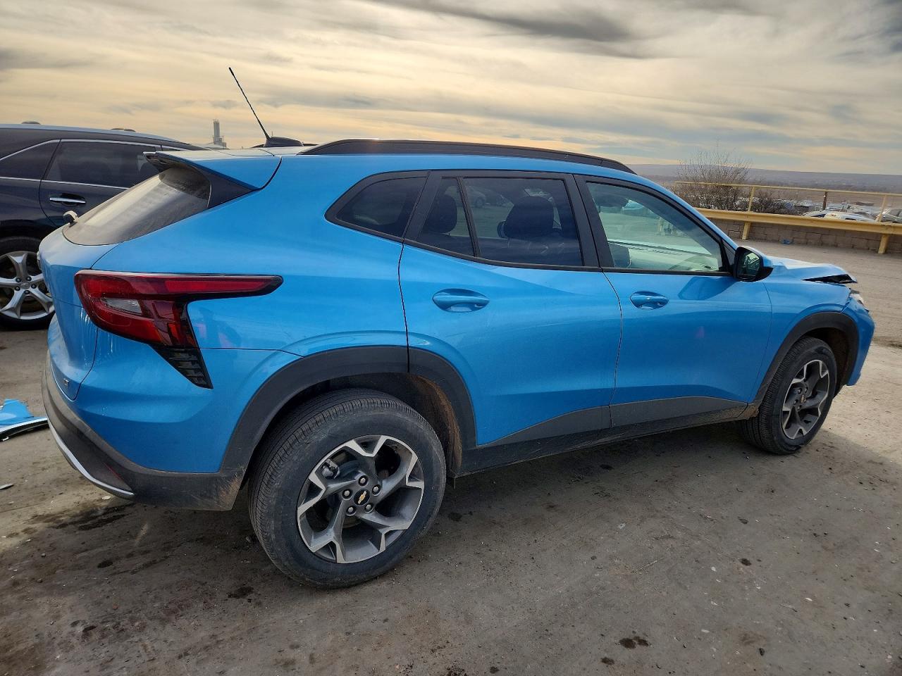 2025 CHEVROLET TRAX 1LT photo 3