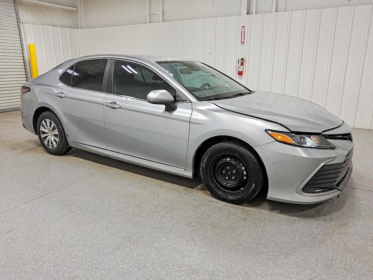 2022 TOYOTA CAMRY LE photo 4