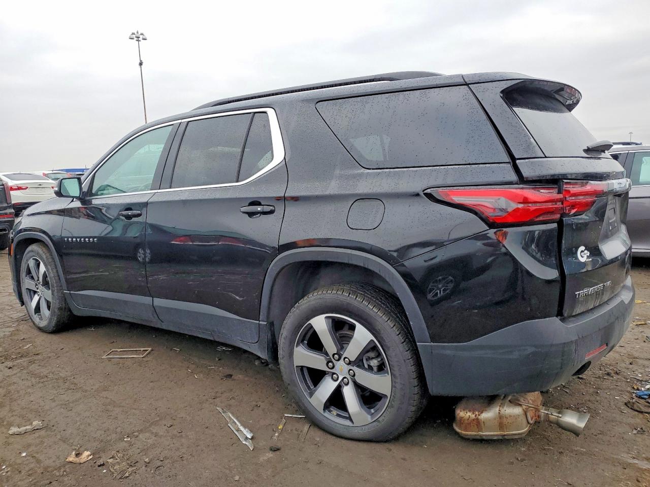 2023 CHEVROLET TRAVERSE LT photo 2