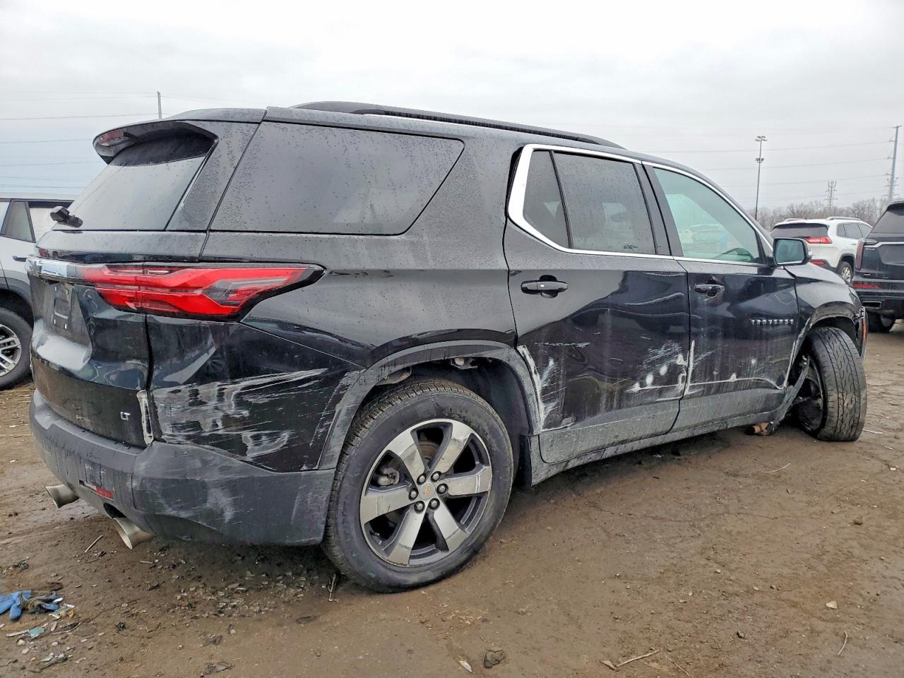 2023 CHEVROLET TRAVERSE LT photo 3