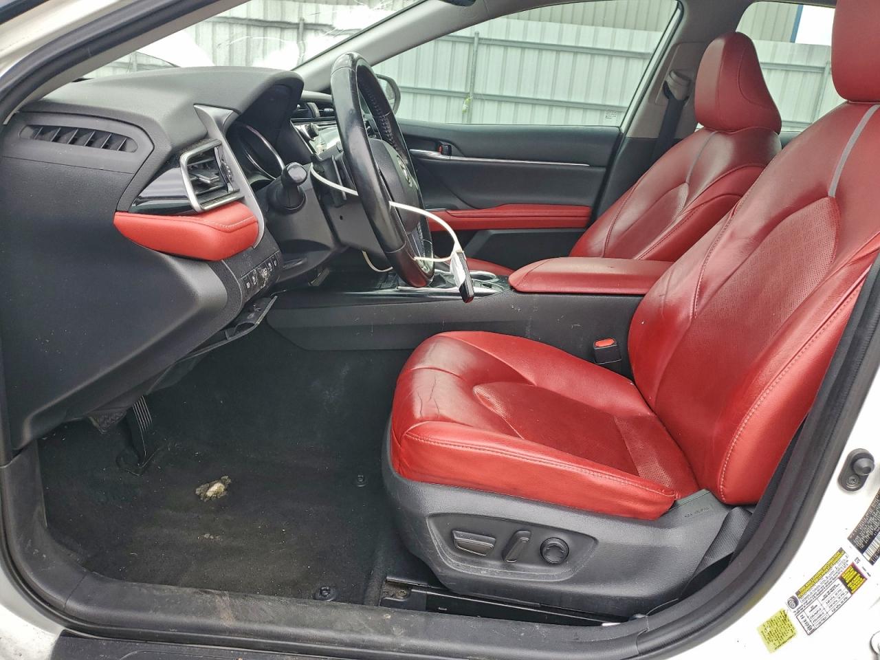 2020 TOYOTA CAMRY XSE photo 7