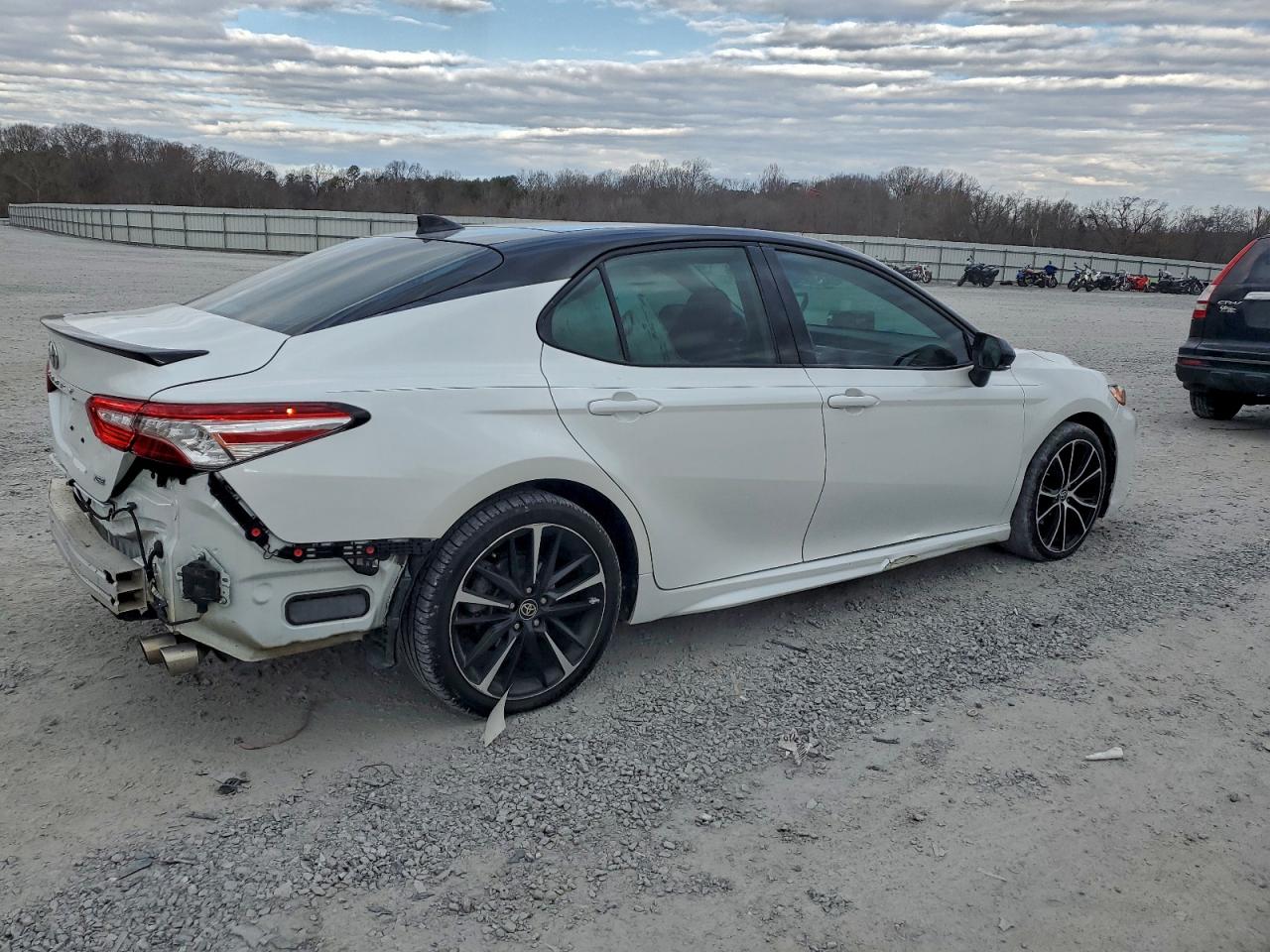 2020 TOYOTA CAMRY XSE photo 3