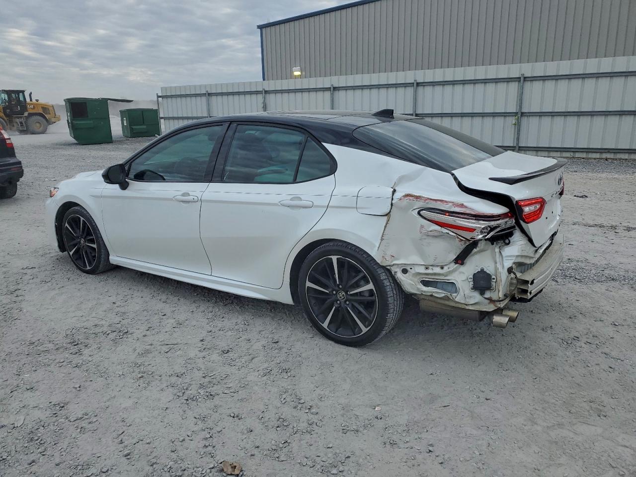 2020 TOYOTA CAMRY XSE photo 2