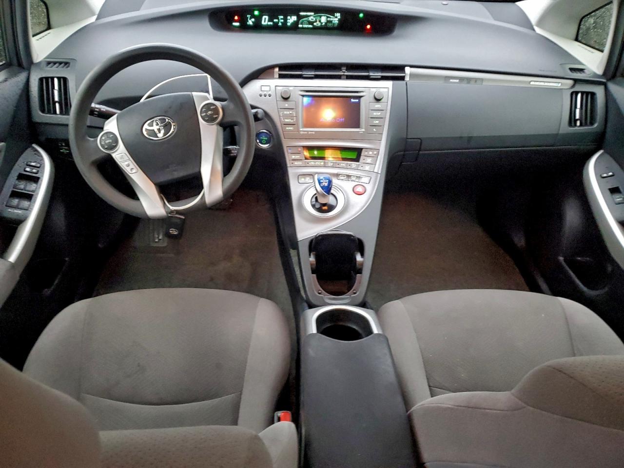 2014 TOYOTA PRIUS PLUG-IN photo 8