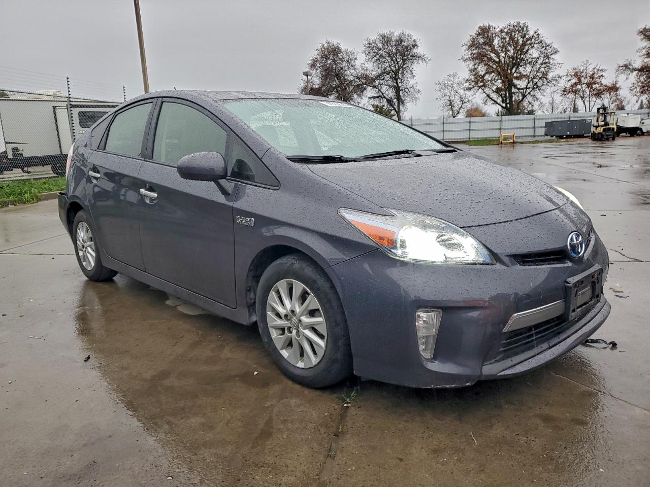 2014 TOYOTA PRIUS PLUG-IN photo 4