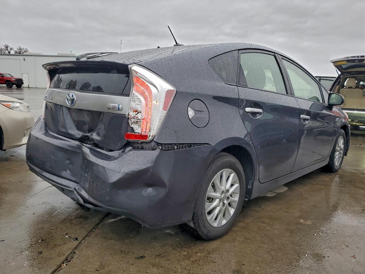 2014 TOYOTA PRIUS PLUG-IN photo 3